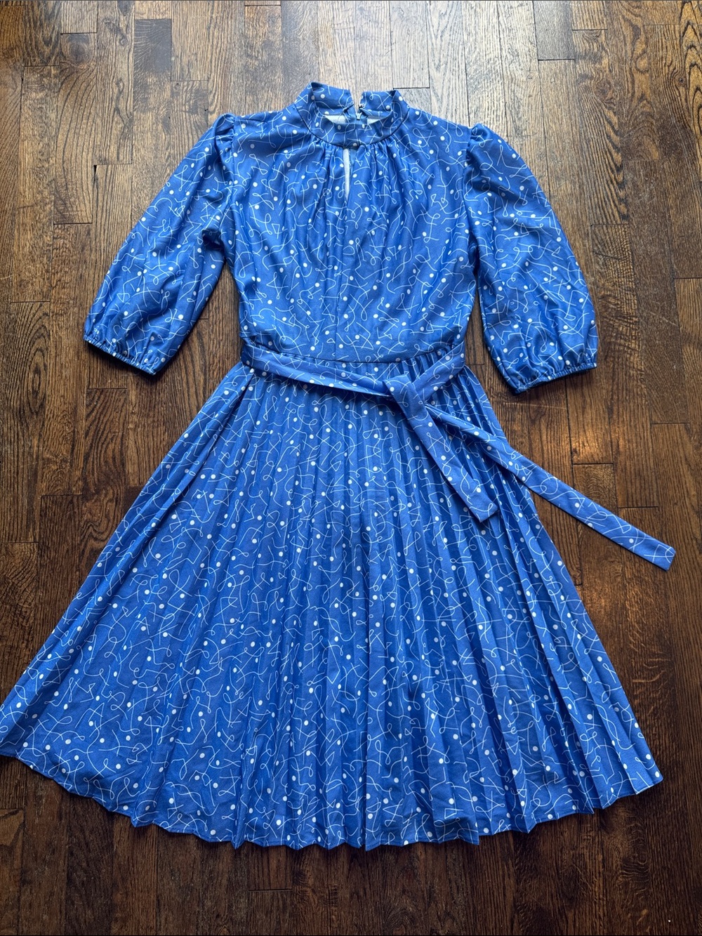 ✨Vintage✨Blue Pleated Midi Dress with Abstract Dot Print